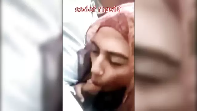 Турчанка сосет член и прячется под хиджабом